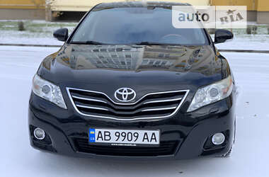 Седан Toyota Camry 2010 в Виннице