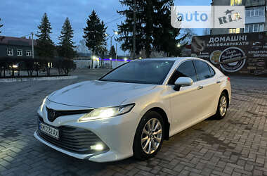 Седан Toyota Camry 2019 в Звягелі