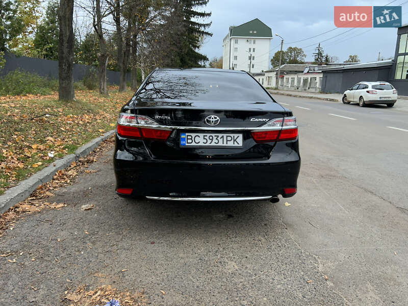 Седан Toyota Camry 2017 в Львові