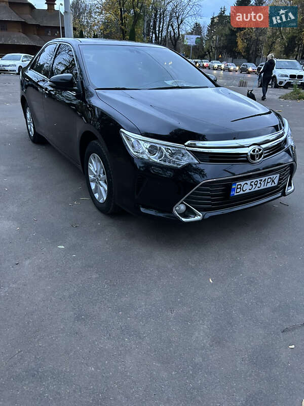 Седан Toyota Camry 2017 в Львові