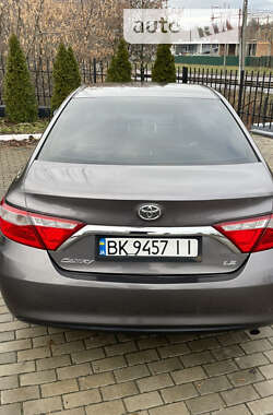 Седан Toyota Camry 2015 в Рівному