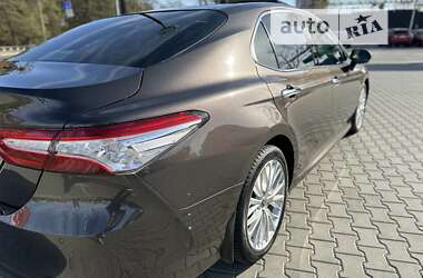 Седан Toyota Camry 2019 в Києві