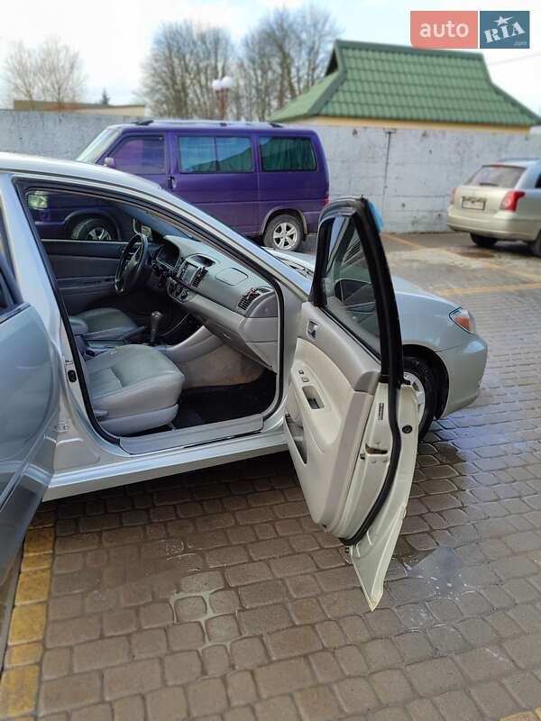 Седан Toyota Camry 2004 в Рокитном