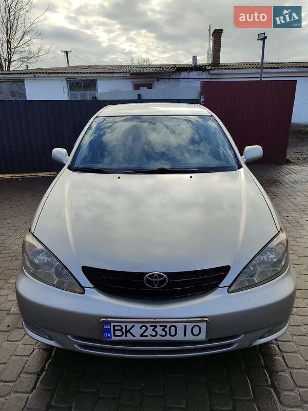 Седан Toyota Camry 2004 в Рокитном