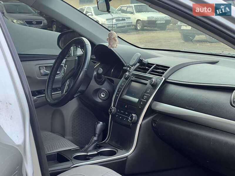 Седан Toyota Camry 2015 в Хмельницькому