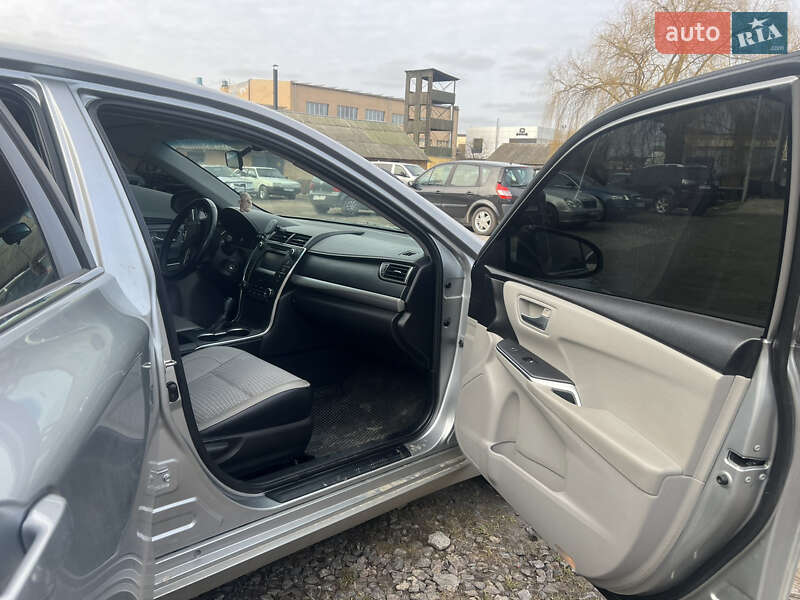 Седан Toyota Camry 2015 в Хмельницькому