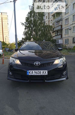 Седан Toyota Camry 2012 в Киеве