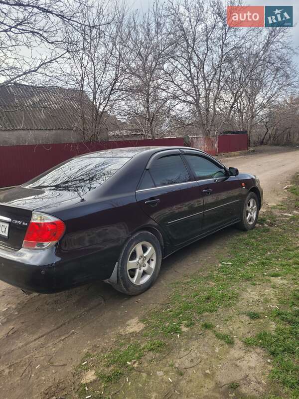 Седан Toyota Camry 2005 в Кривом Озере