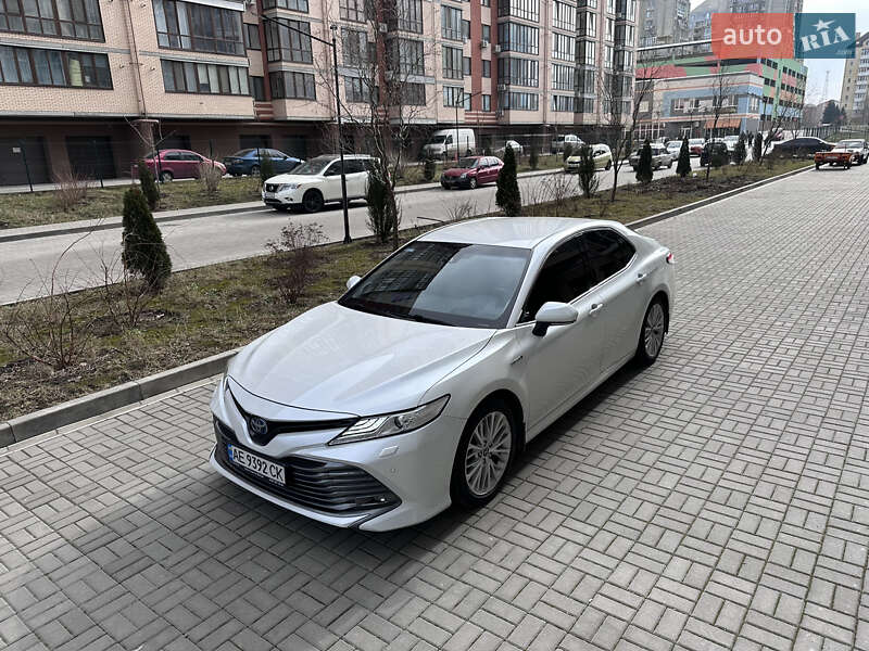 Седан Toyota Camry 2019 в Днепре