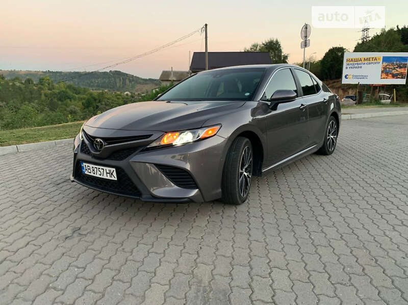 Седан Toyota Camry 2018 в Могилів-Подільському