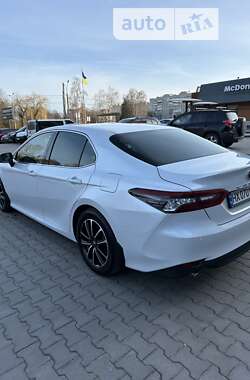 Седан Toyota Camry 2021 в Хмельницком