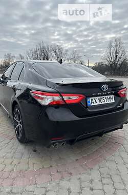 Седан Toyota Camry 2020 в Харькове