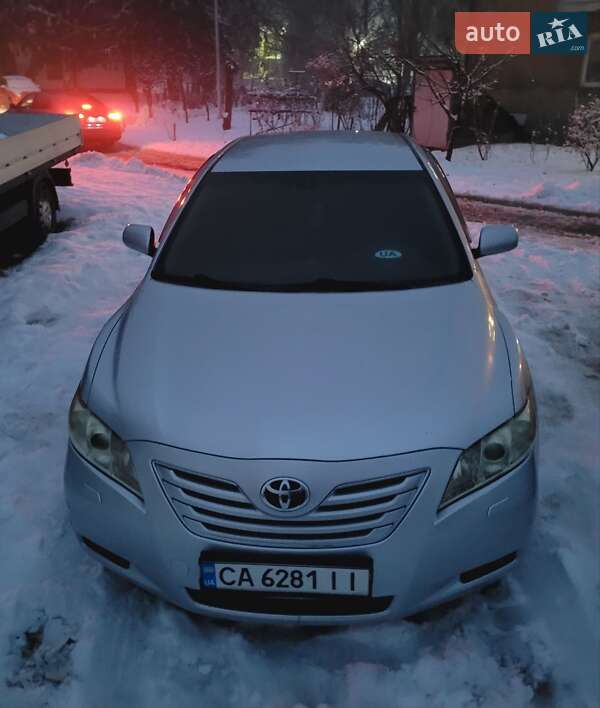 Седан Toyota Camry 2008 в Киеве