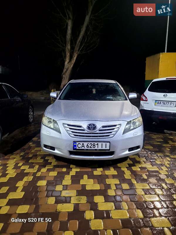Седан Toyota Camry 2008 в Киеве