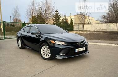 Седан Toyota Camry 2018 в Харькове