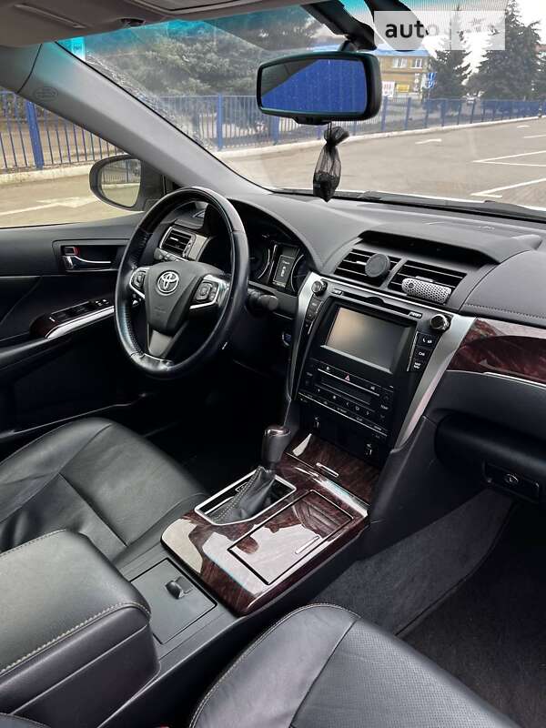 Седан Toyota Camry 2016 в Прилуках