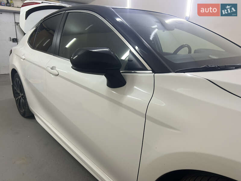 Седан Toyota Camry 2017 в Хмельницькому