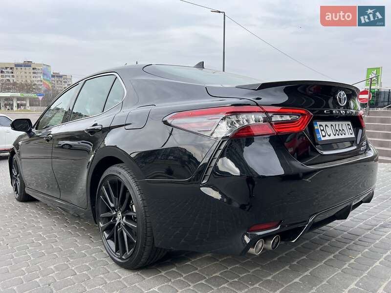 Седан Toyota Camry 2020 в Львове