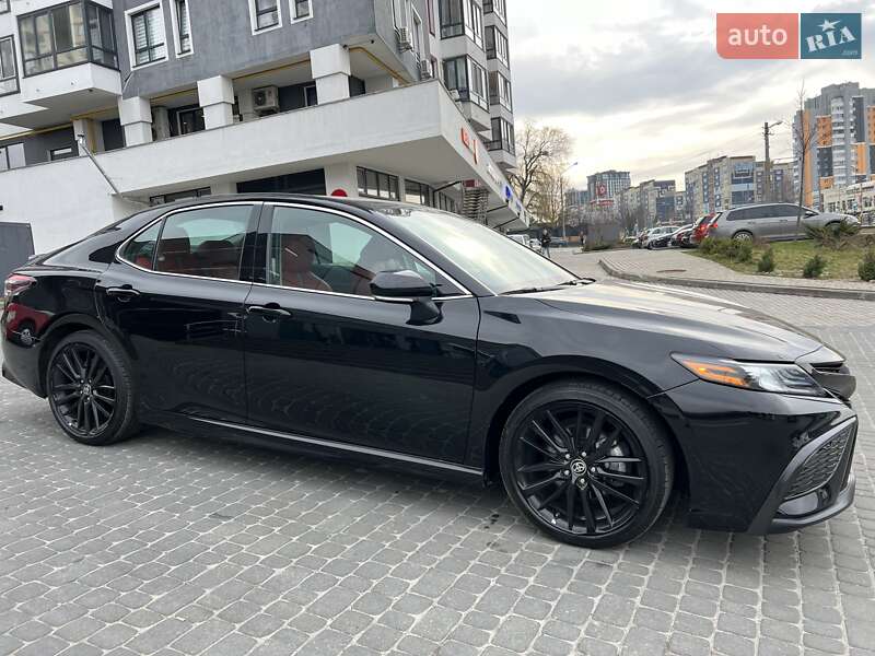 Седан Toyota Camry 2020 в Львове