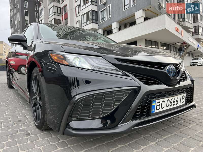 Седан Toyota Camry 2020 в Львове