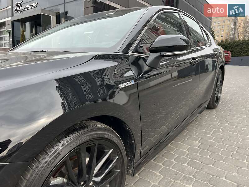 Седан Toyota Camry 2020 в Львове