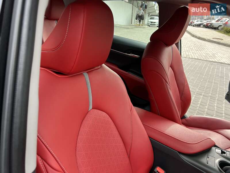 Седан Toyota Camry 2020 в Львове