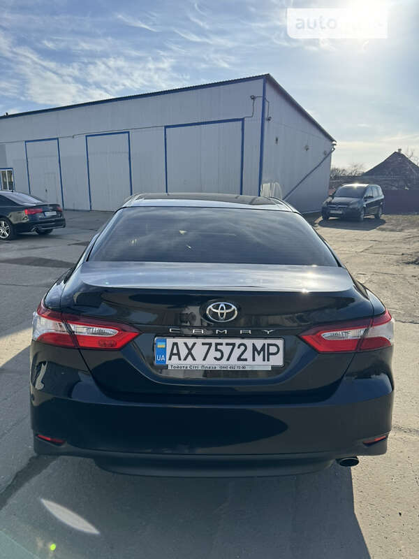 Седан Toyota Camry 2020 в Харькове