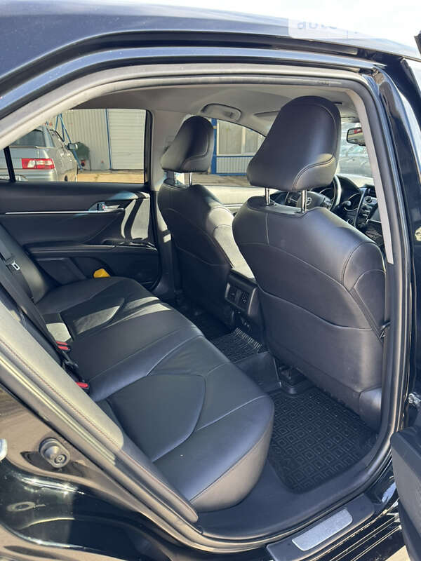 Седан Toyota Camry 2020 в Харькове