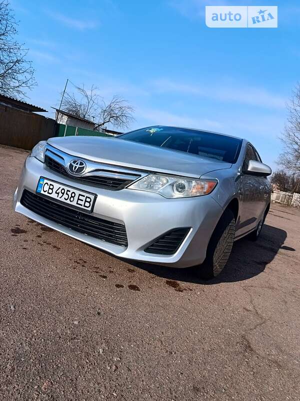 Седан Toyota Camry 2014 в Прилуках