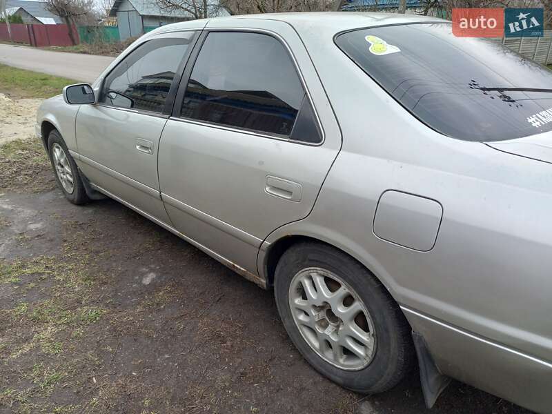 Седан Toyota Camry 2001 в Черкасах