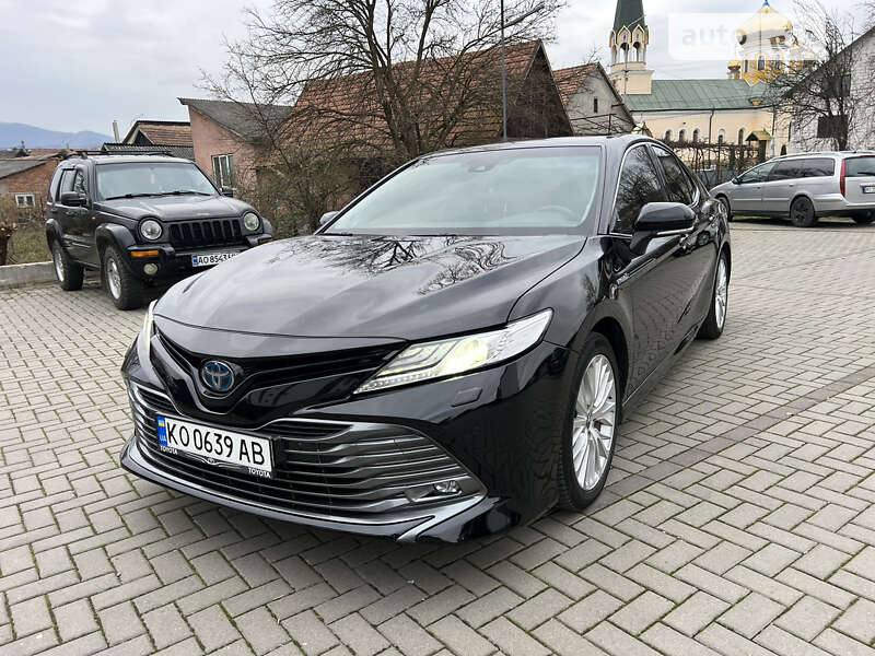 Toyota Camry 2019