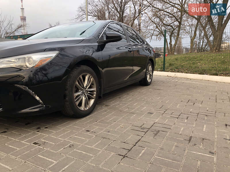 Седан Toyota Camry 2016 в Києві