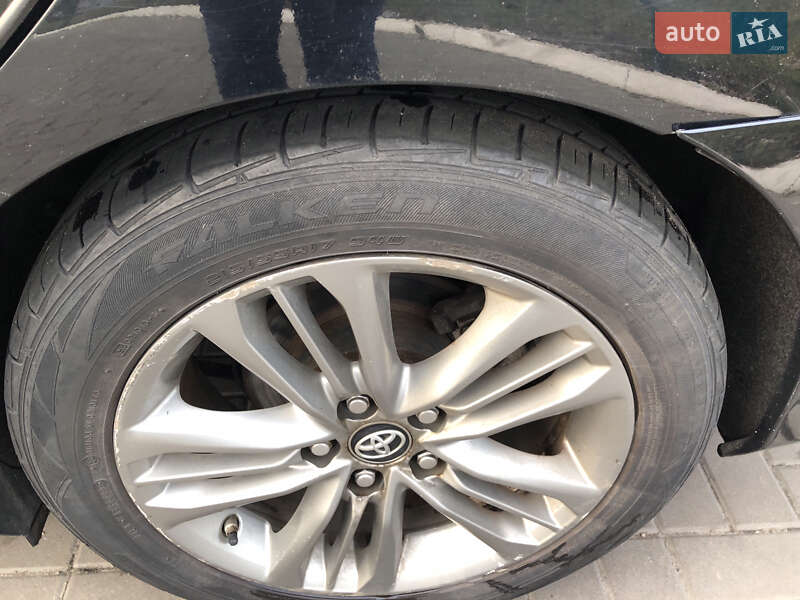 Седан Toyota Camry 2016 в Києві