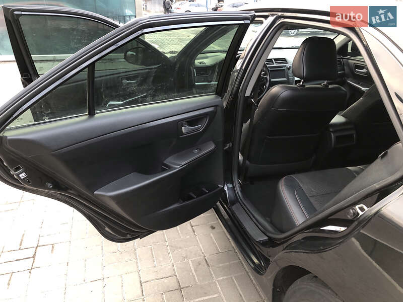 Седан Toyota Camry 2016 в Києві