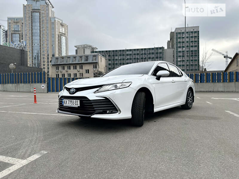 Седан Toyota Camry 2022 в Киеве
