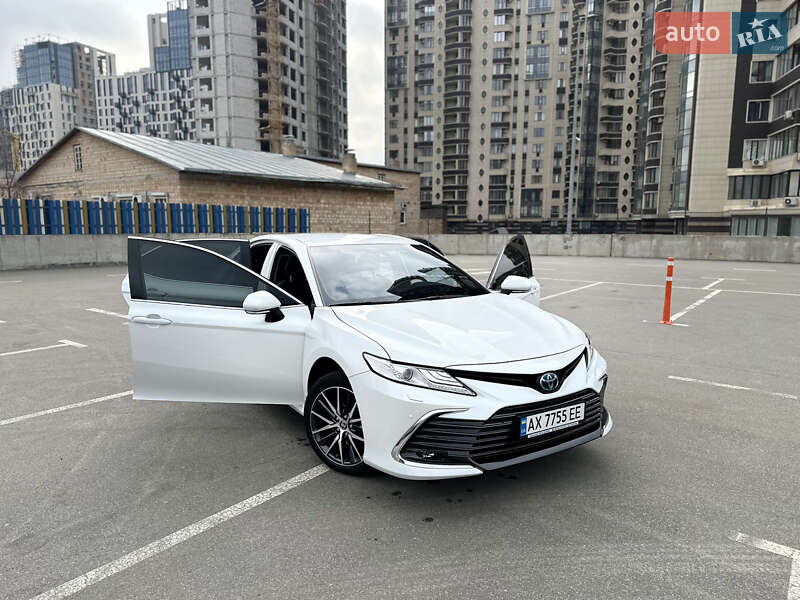 Седан Toyota Camry 2022 в Києві