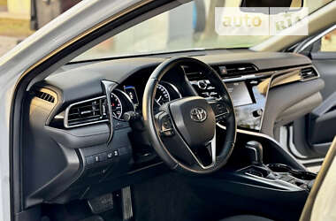 Седан Toyota Camry 2019 в Днепре