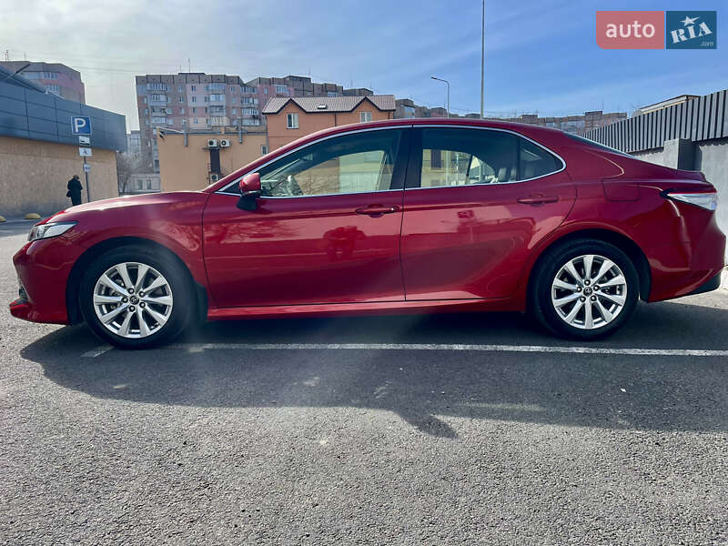 Седан Toyota Camry 2018 в Херсоне