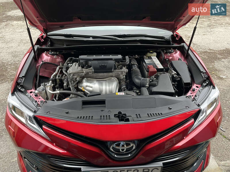 Седан Toyota Camry 2018 в Херсоне