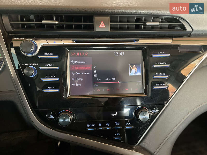 Седан Toyota Camry 2018 в Херсоне
