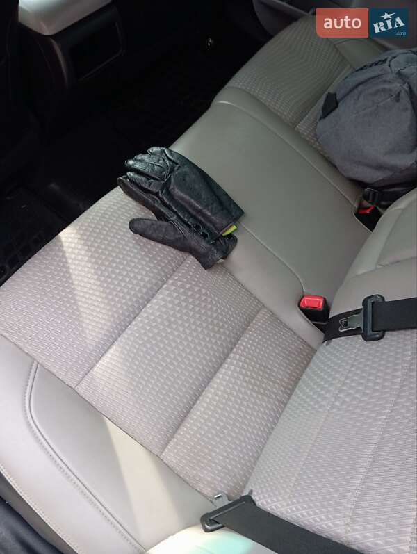 Седан Toyota Camry 2014 в Дніпрі