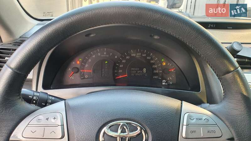 Седан Toyota Camry 2008 в Черновцах