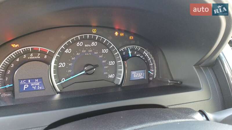 Седан Toyota Camry 2014 в Житомирі