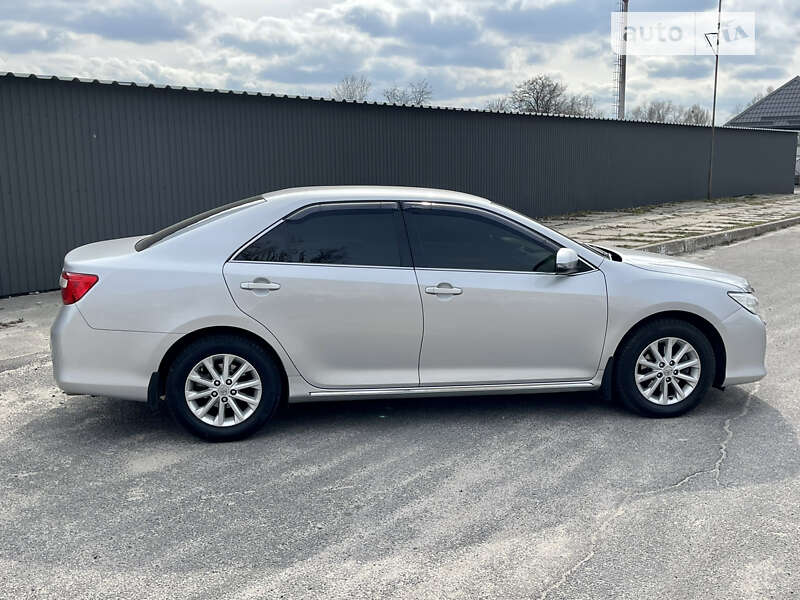 Седан Toyota Camry 2011 в Каменском