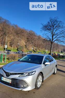 Седан Toyota Camry 2017 в Киеве