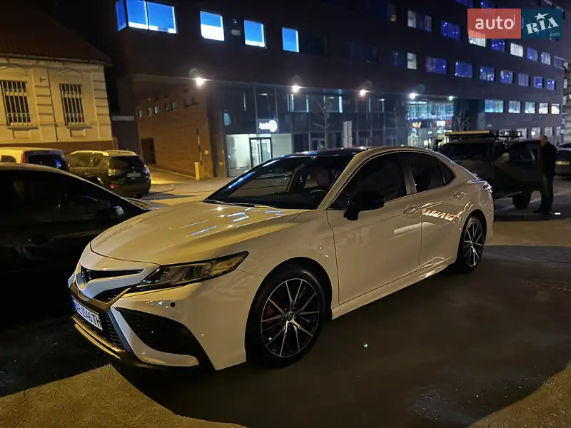 Toyota Camry 2021