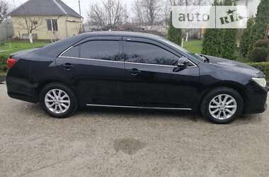 Седан Toyota Camry 2013 в Києві