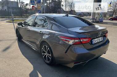 Седан Toyota Camry 2019 в Черкасах