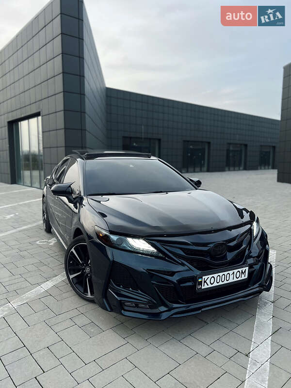 Toyota Camry 2019