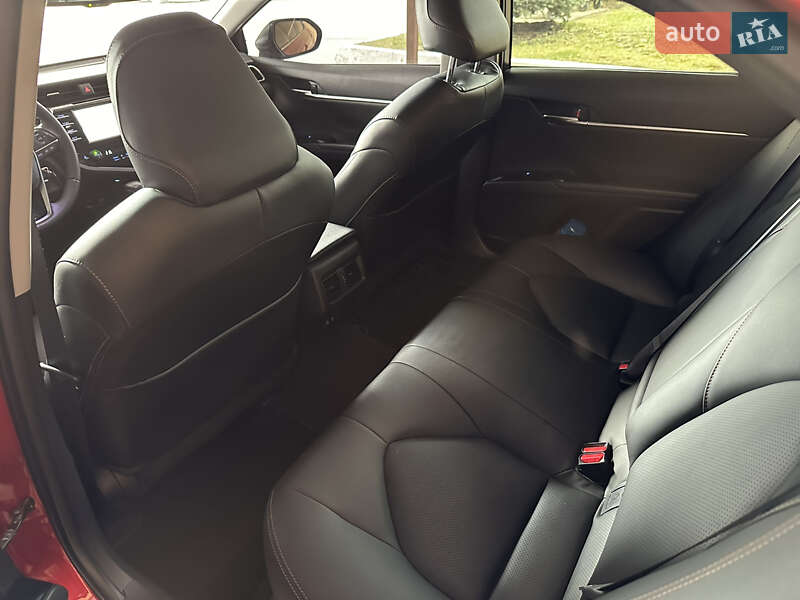 Седан Toyota Camry 2018 в Запоріжжі